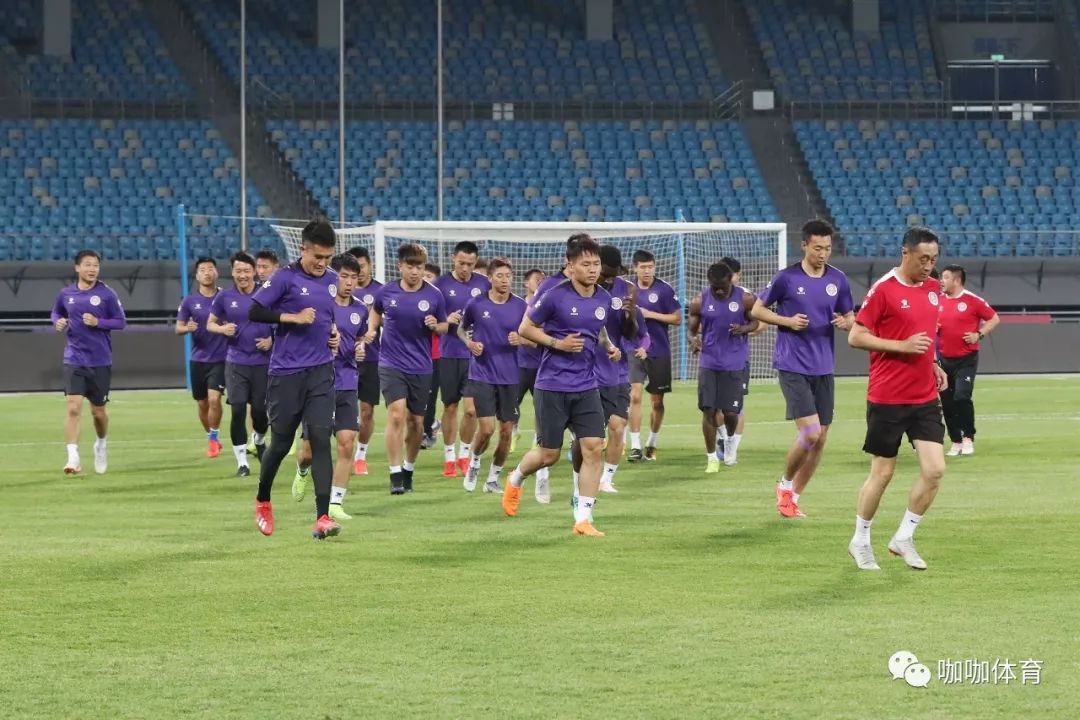 爱游戏官方登录入口-重庆男篮迎战劲旅，全力以赴备战