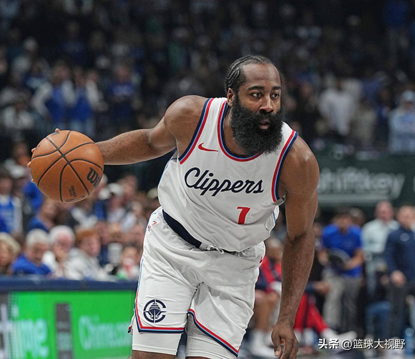 爱游戏app下载-鲍威尔朗基砂带欧文轰下全场十分传赛而败