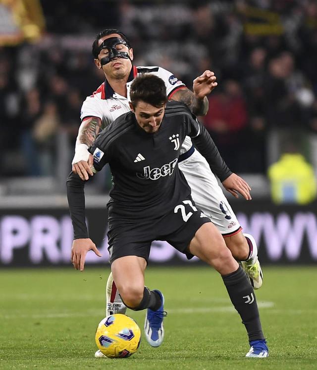 爱游戏app下载-客场逆袭！尤文图斯-战胜卡利亚里的简单介绍