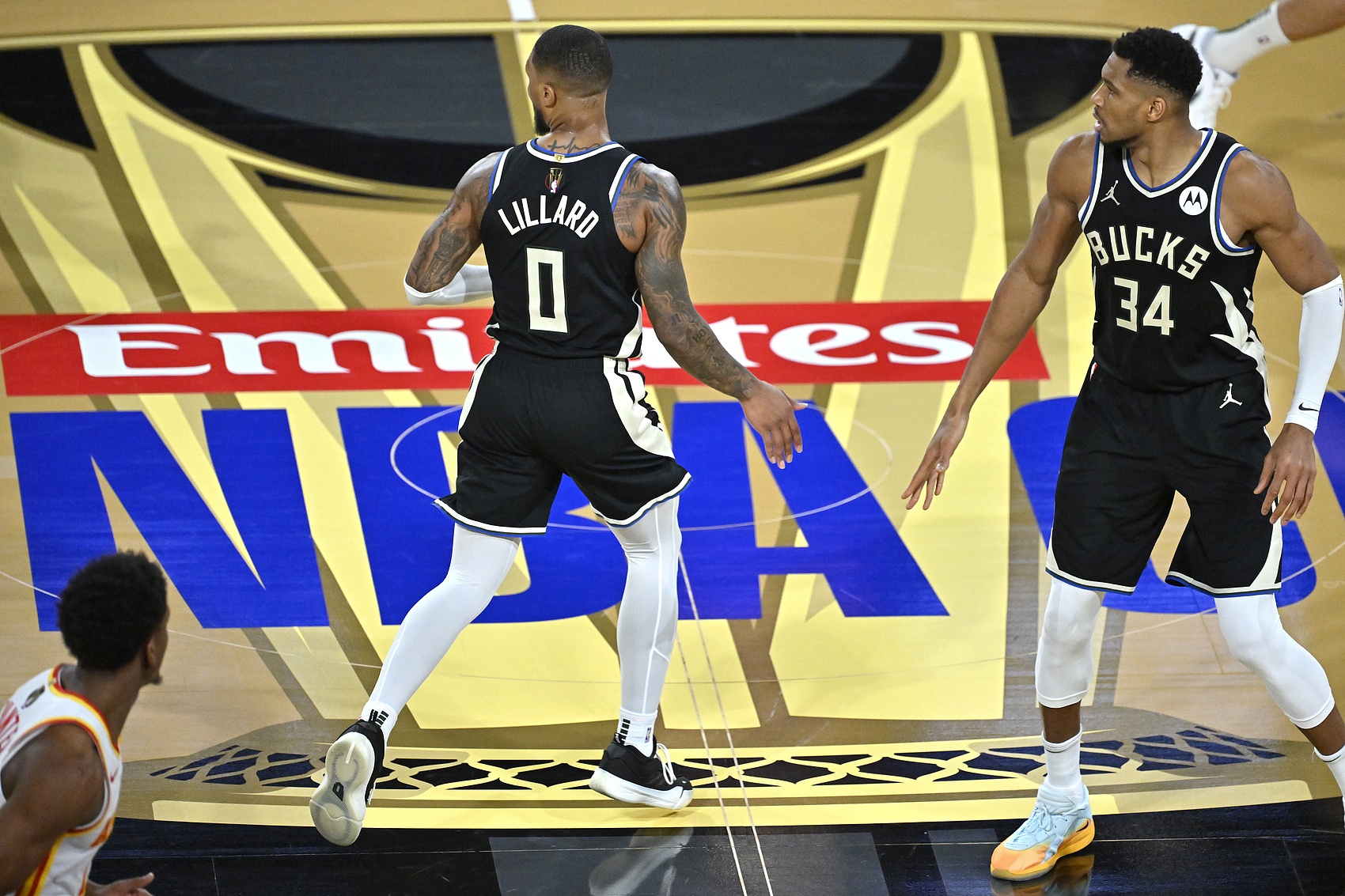 爱游戏官方入口-包含疯狂逆转！雄鹿艰难战胜老鹰的词条