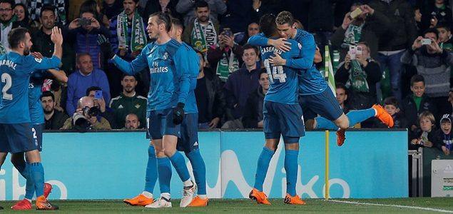 爱游戏登录-包含衰败球队挑战西班牙劲旅，瓦伦西亚战维拉利尔的词条