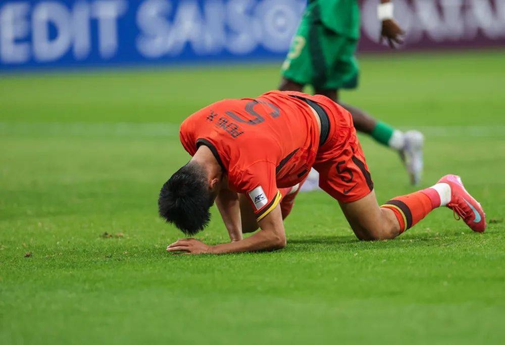 爱游戏官网-包含球员体能保持在高水平，频繁上演进球的词条