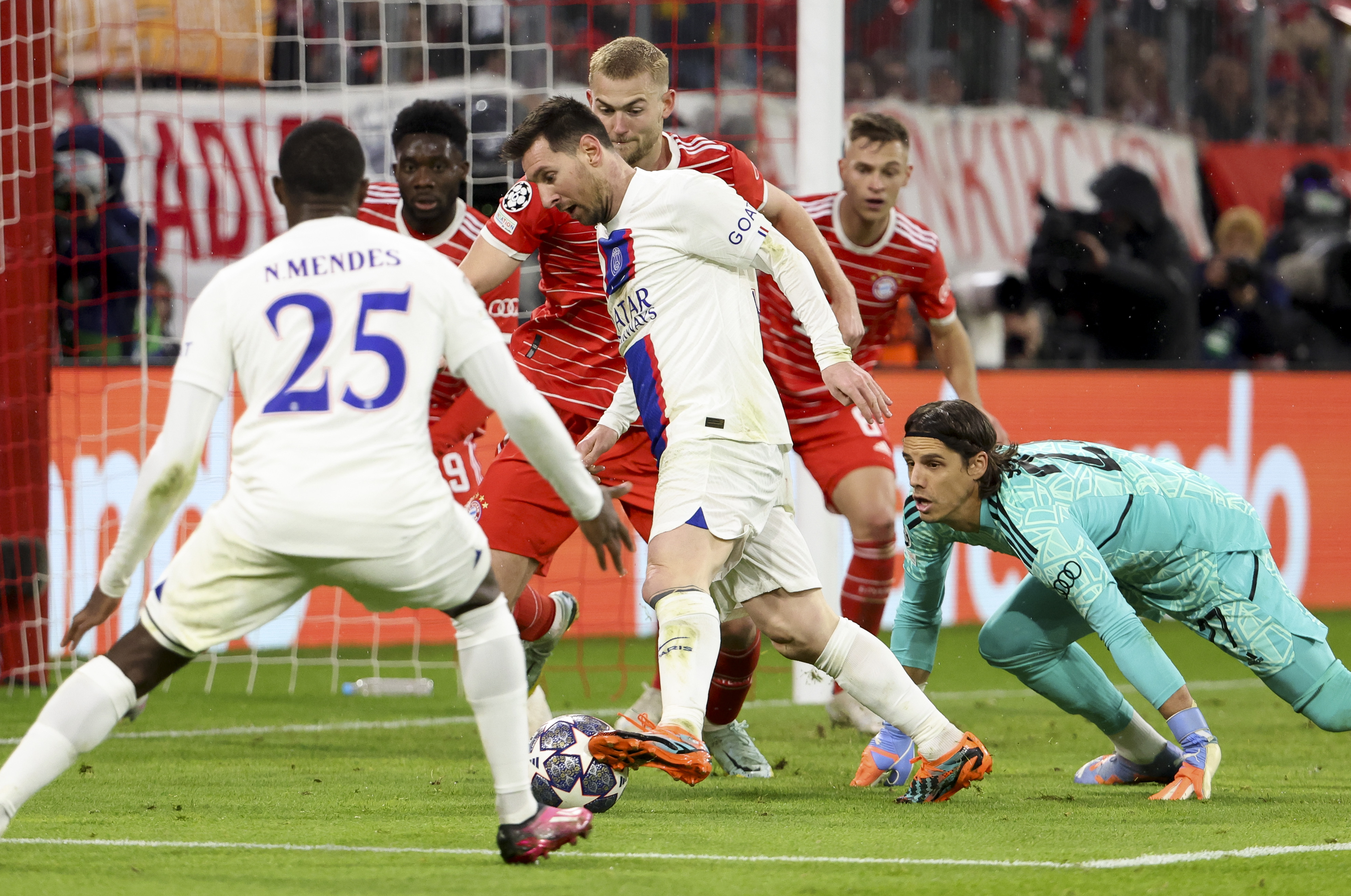 曼联负拜仁，遗憾止步欧冠八强！