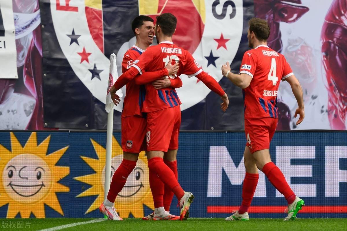 莱比锡多次反击得手,赢得掌声 莱比锡多次反击得手,赢得掌声