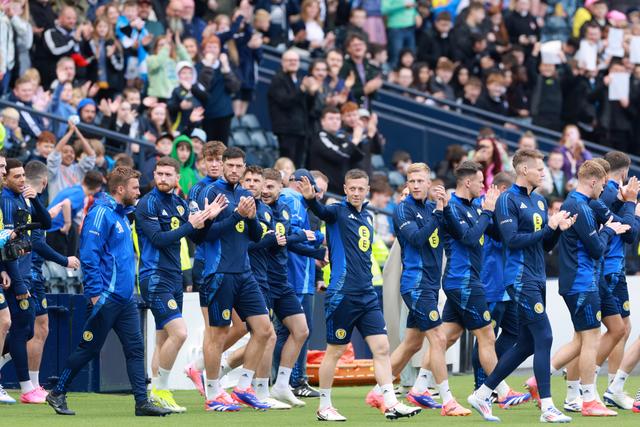 爱游戏官方入口-欧洲赛事赛程密集，球员们布阵力争胜利的简单介绍