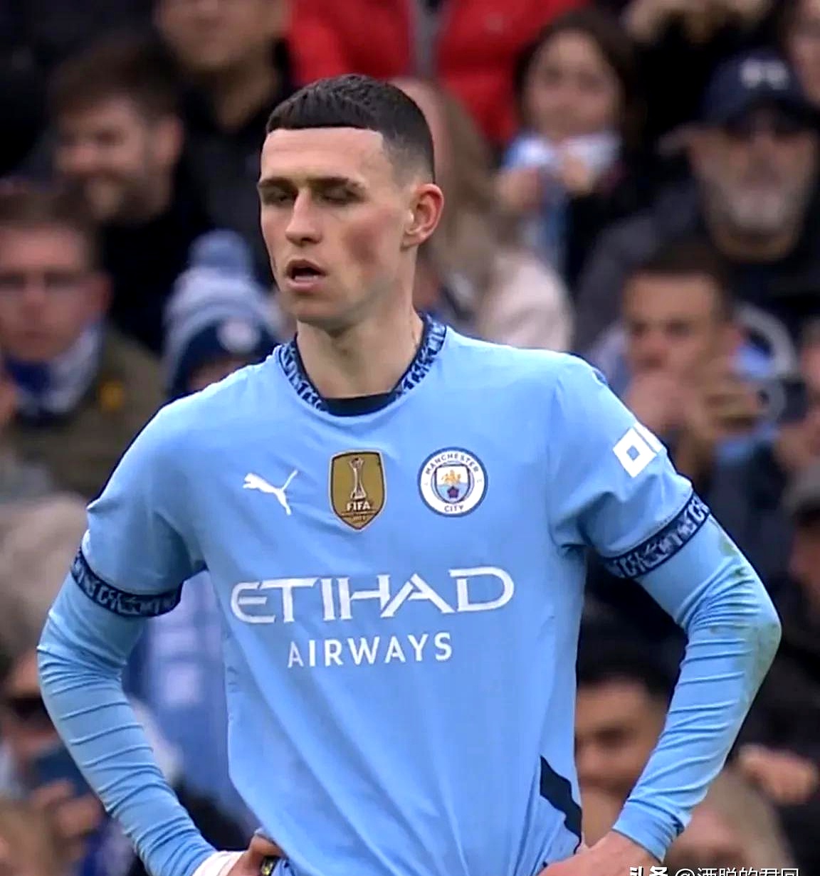 包含华沙竞技主帅赞誉球员表现，称其“英超之光”的词条