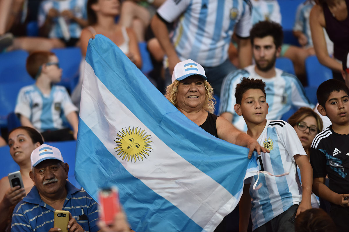 阿根廷球队在南美洲锦标赛上夺冠,全队欢呼 阿根廷球队在南美洲锦标赛上夺冠,全队欢呼