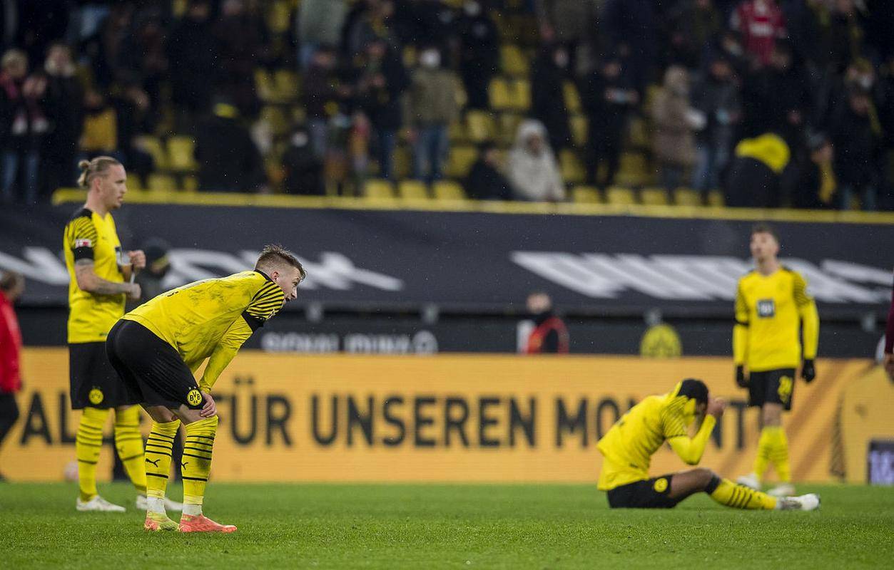 霍芬海姆球队在比赛中展现出色的进攻体系,取得胜利 霍芬海姆球队在比赛中展现出色的进攻体系,取得胜利