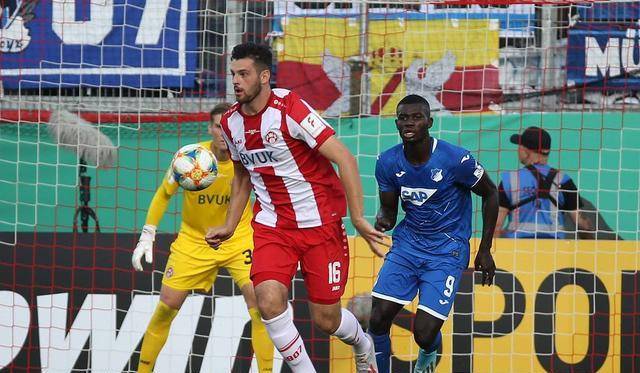 美因茨球队告捷获胜,雄心勃勃晋级 美因茨球队告捷获胜,雄心勃勃晋级