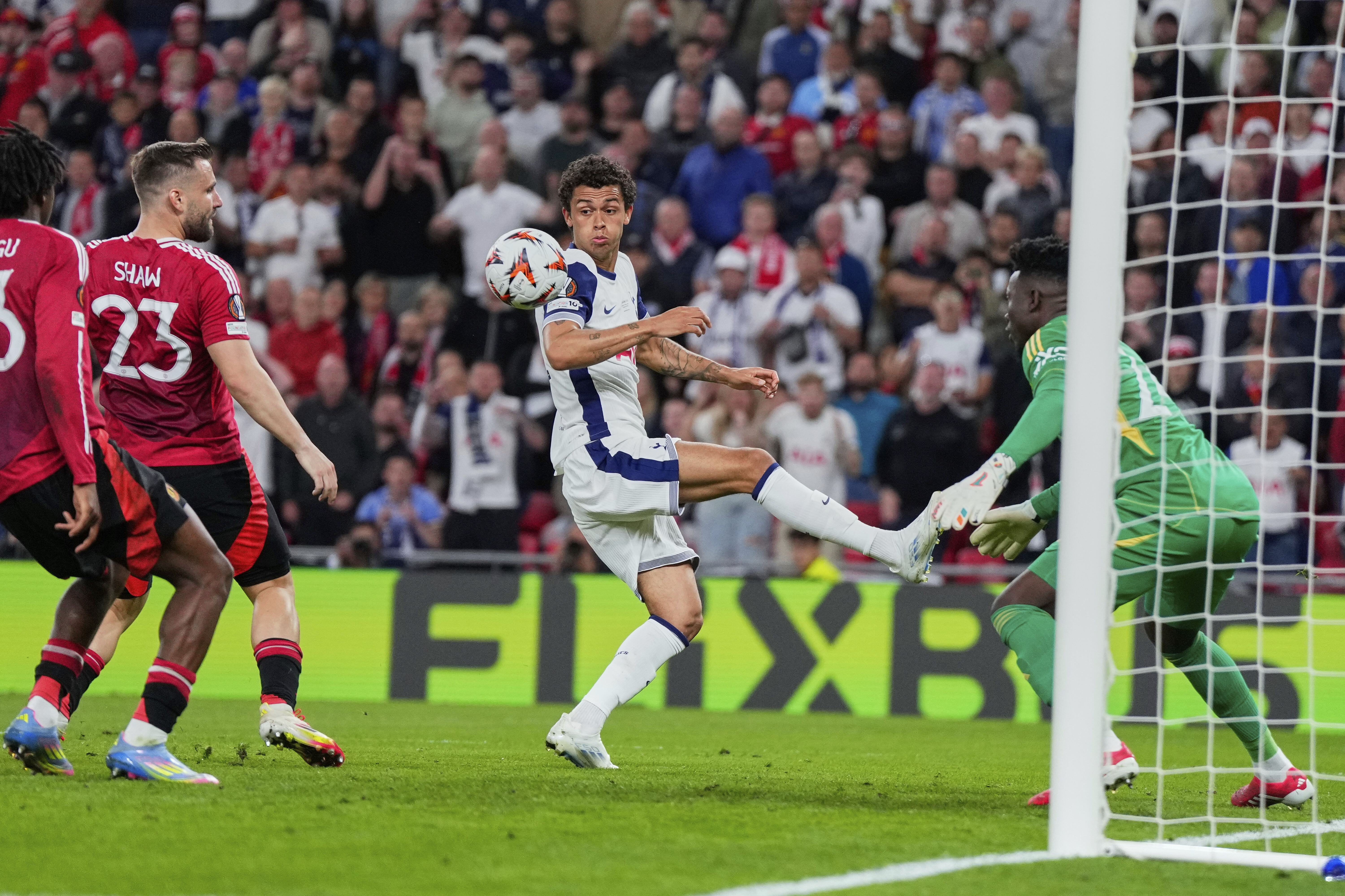 高水平足球比赛掀起热潮引发狂热追捧的简单介绍 高水平足球比赛掀起热潮引发狂热追捧的简单介绍