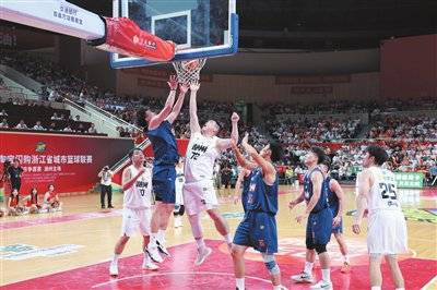 爱游戏中国官网-激烈比拼！两队在热门比赛中展开激烈角逐