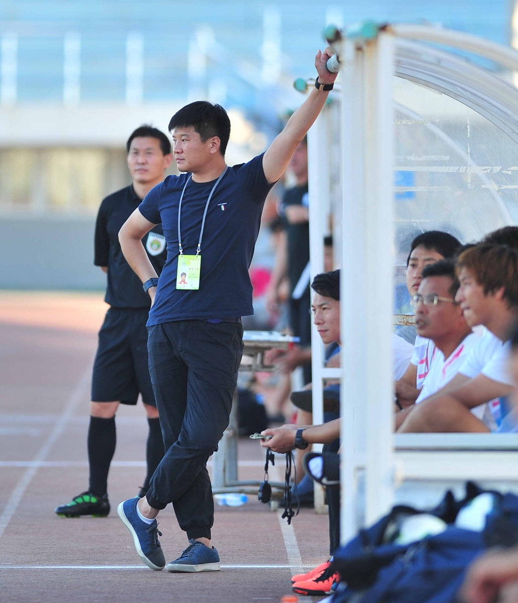 激烈比拼!两队在热门比赛中展开激烈角逐 激烈比拼!两队在热门比赛中展开激烈角逐