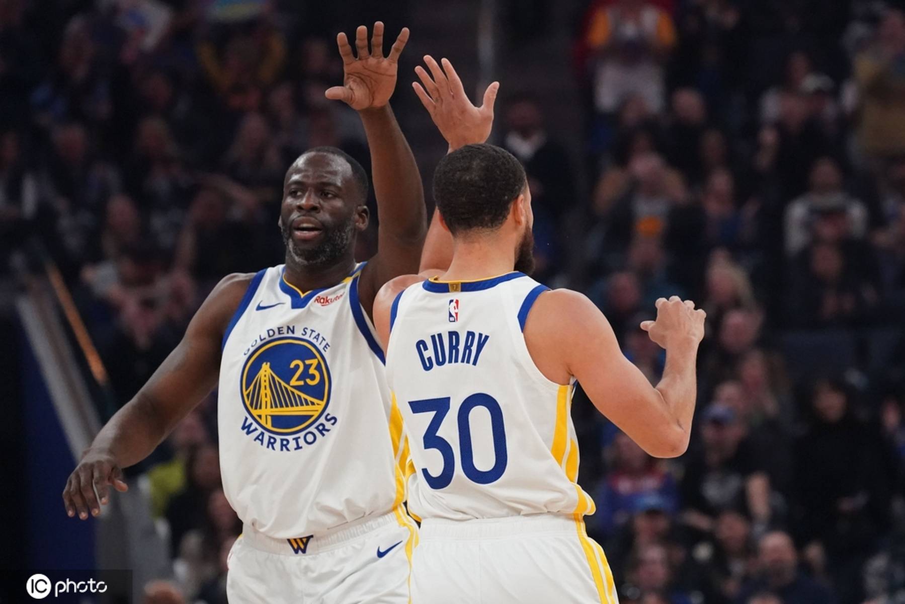 爱游戏官方入口-库里射手状态稳定，助勇士队击败对手