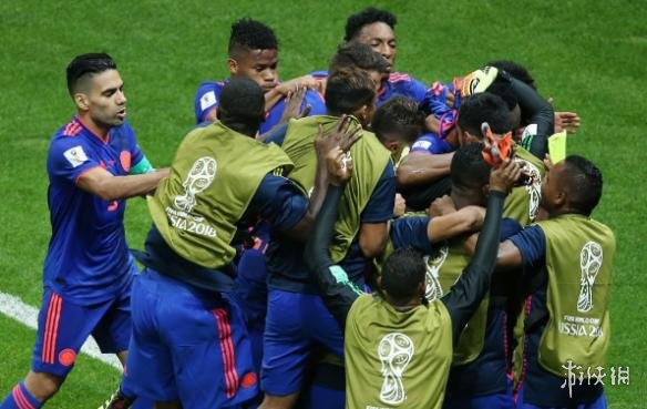 爱游戏在线-绿城球星破门得分，全队奋战取得胜利