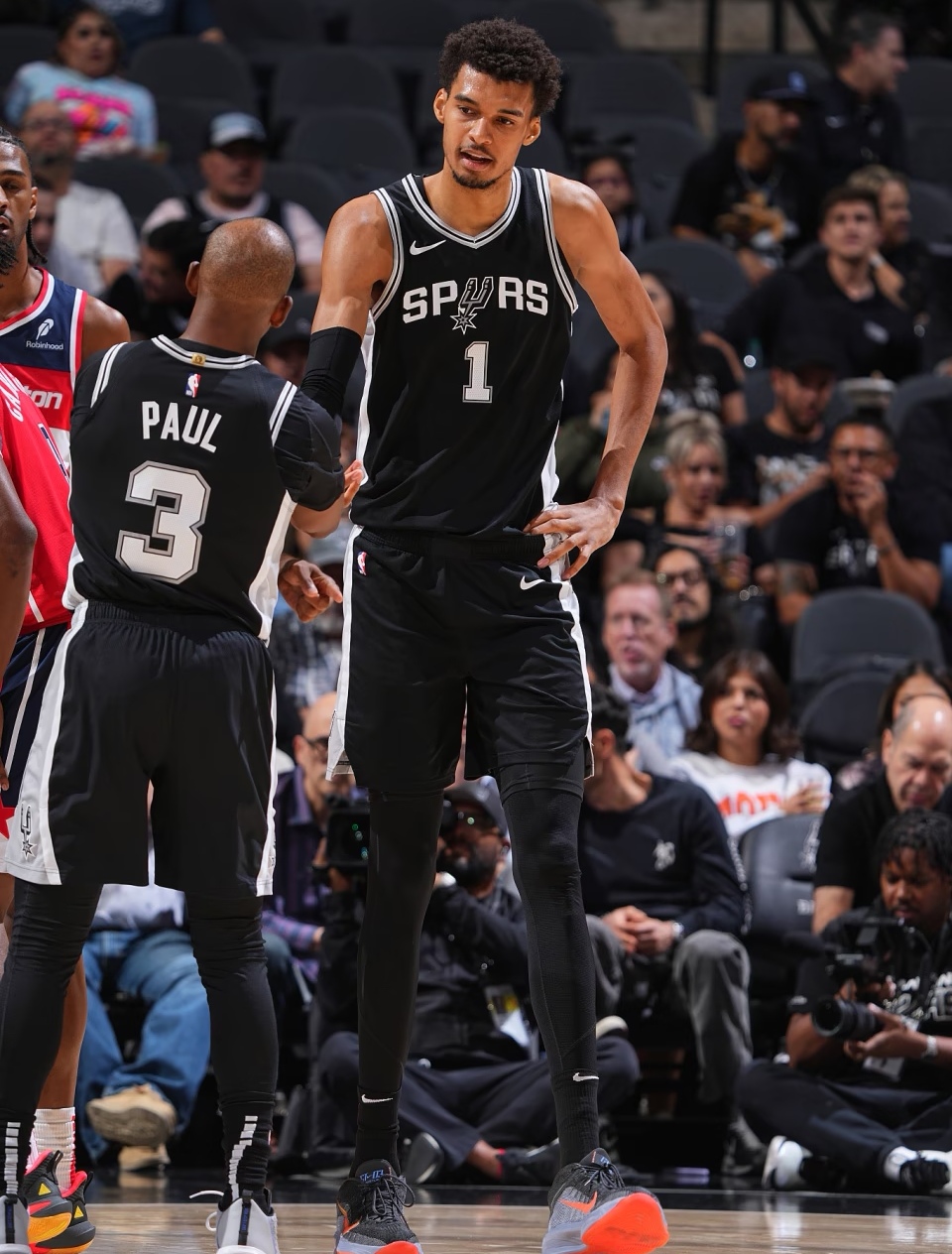 爱游戏登录-马刺队在主场击败奇才，实现大胜