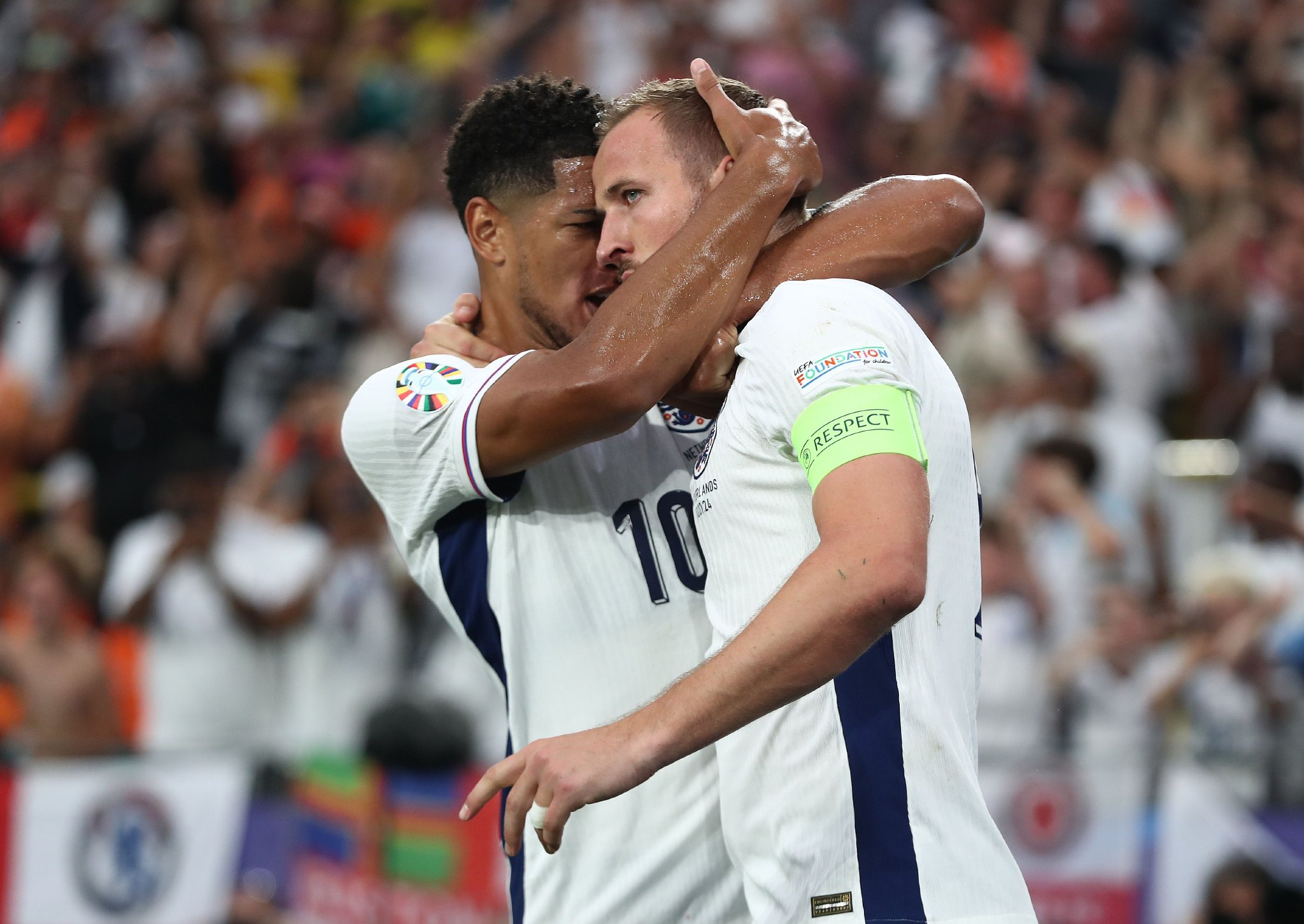 爱游戏官网入口-英格兰队在比赛中展现出色实力