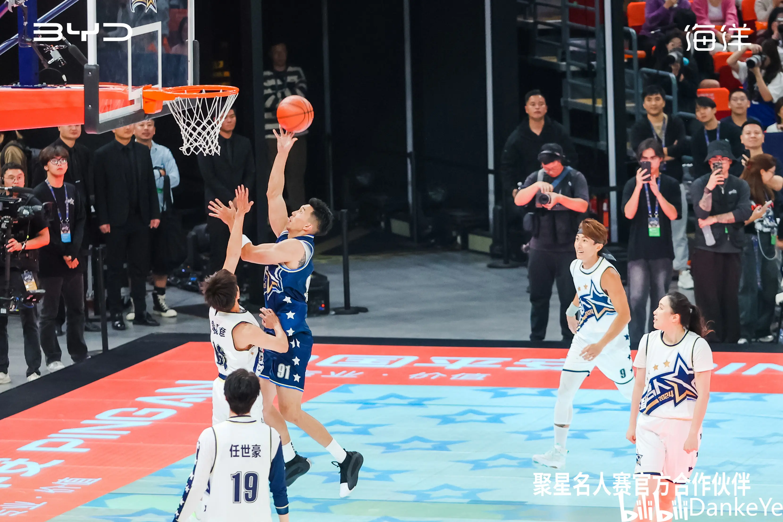 包含篮球训练营选拔赛打响,球员们展现实力的词条 包含篮球训练营选拔赛打响,球员们展现实力的词条