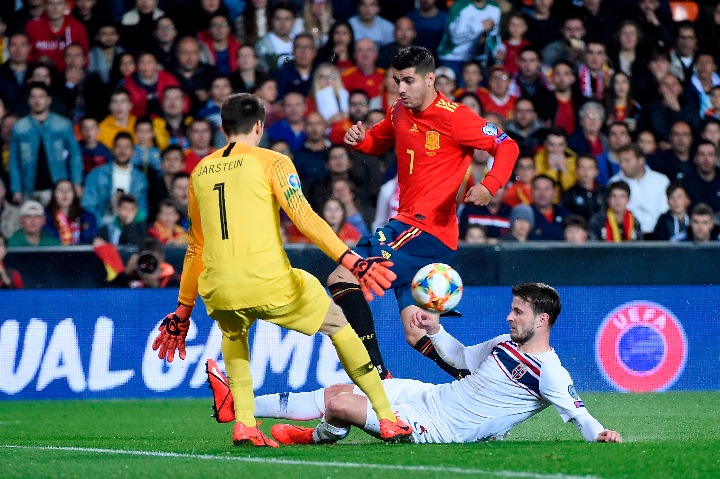 西班牙主场轻取芬兰,晋级欧锦赛资格赛的简单介绍 西班牙主场轻取芬兰,晋级欧锦赛资格赛的简单介绍