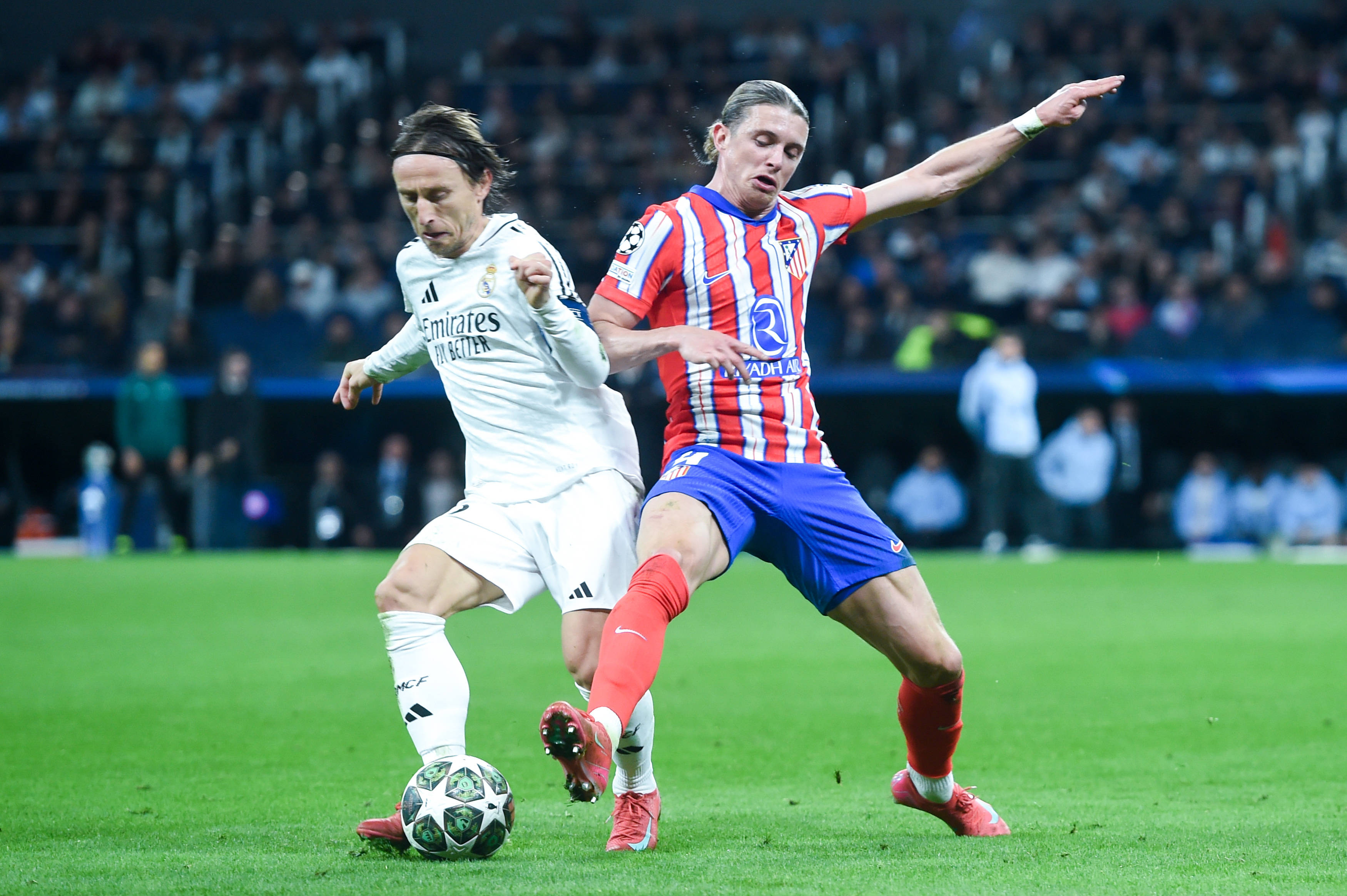 阿贾克斯主场三球大胜,锁定欧冠16强资格的简单介绍 阿贾克斯主场三球大胜,锁定欧冠16强资格的简单介绍