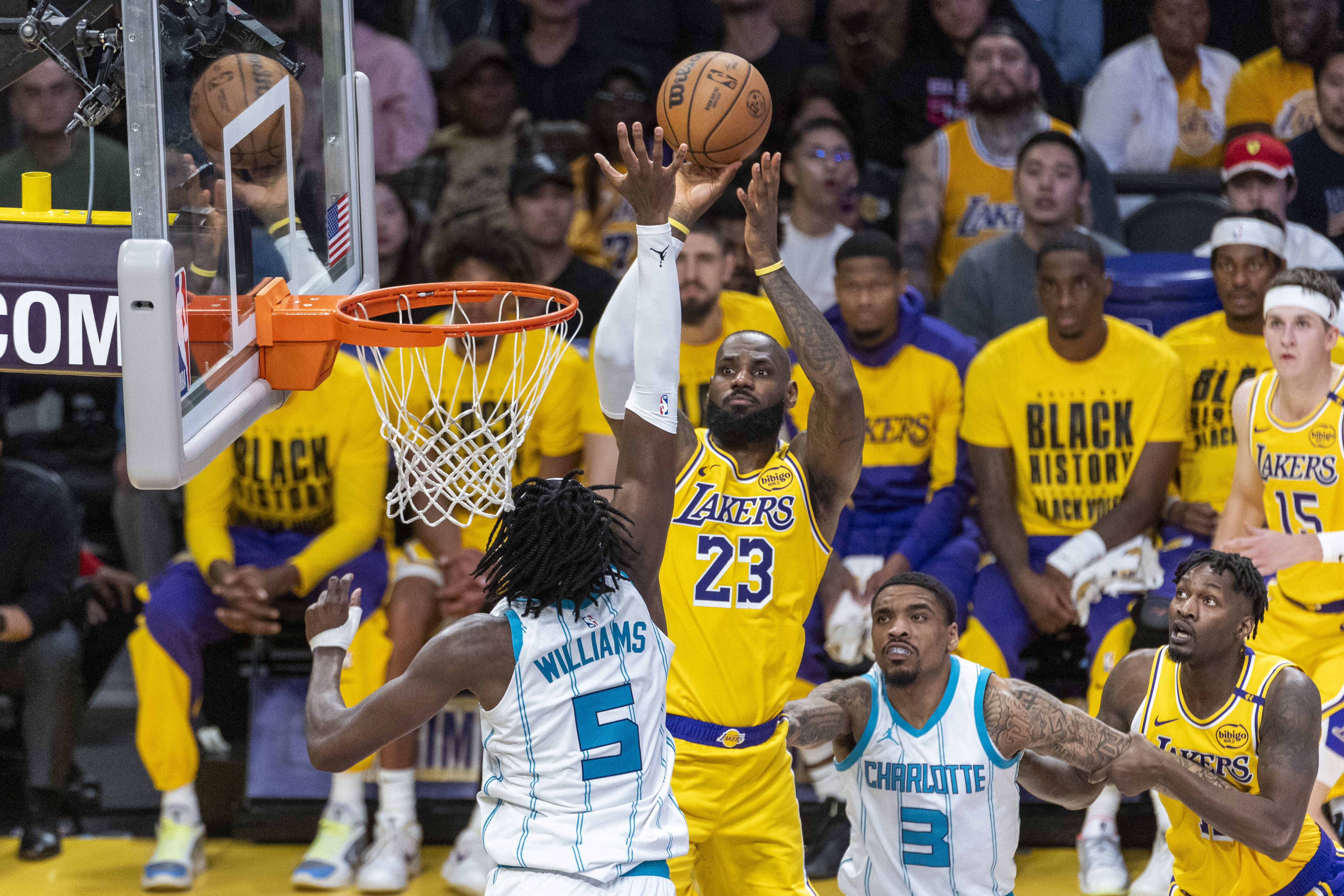 黄蜂主场击败热火,拉文32分的简单介绍 黄蜂主场击败热火,拉文32分的简单介绍