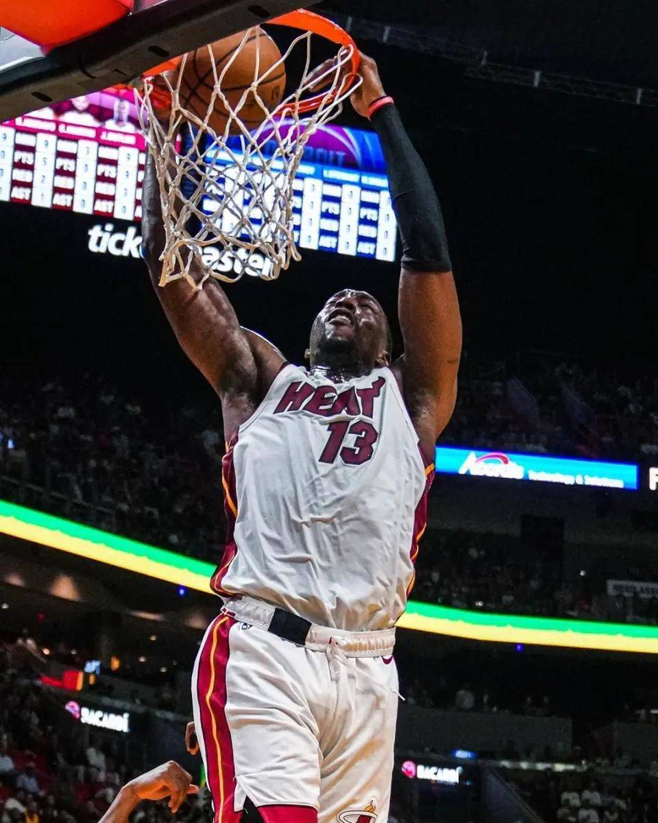 尼克斯惨败热火,遭受四连败 尼克斯惨败热火,遭受四连败