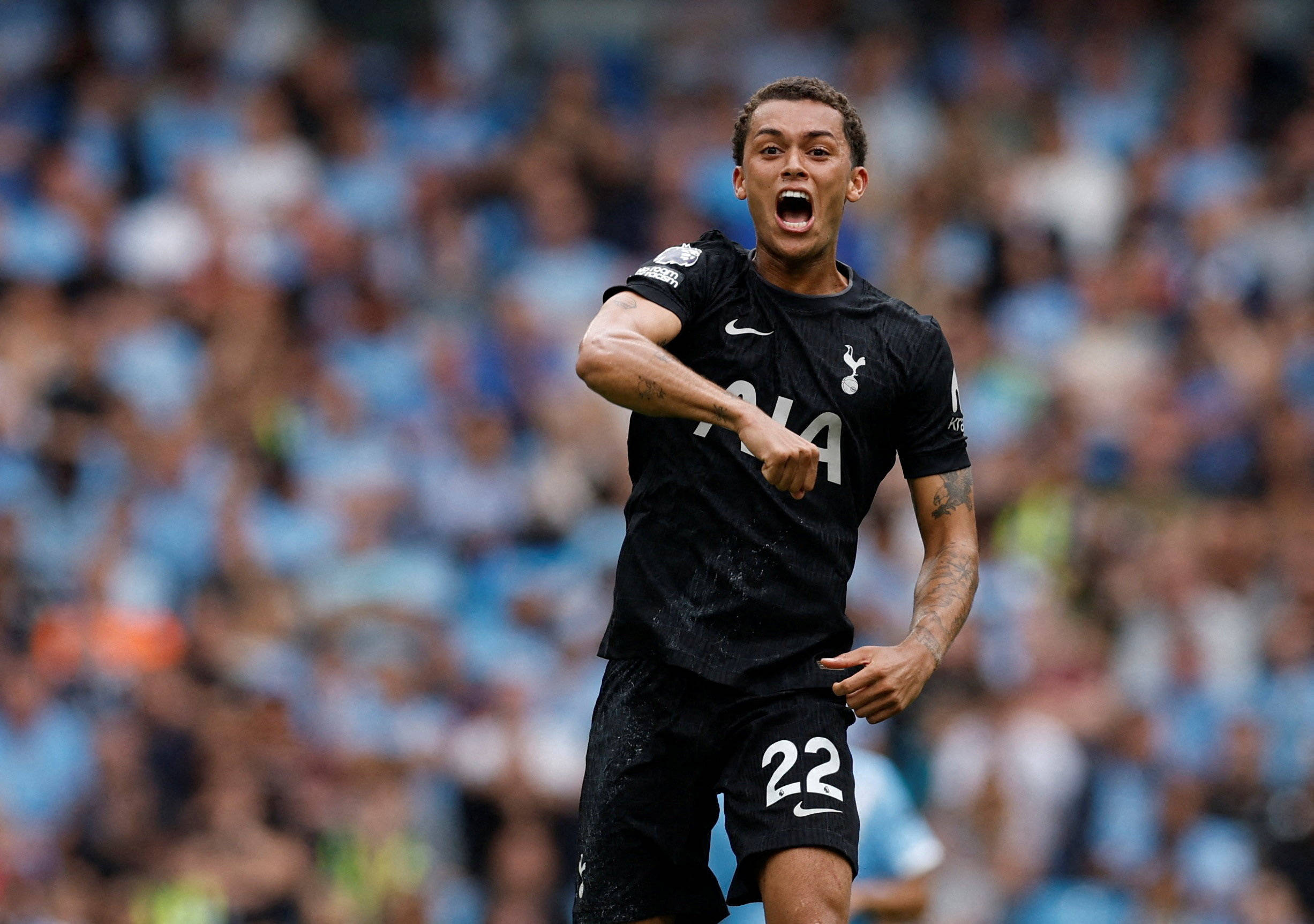 爱游戏亚洲官网-利兹联主场艰难取胜，保住主场气势的简单介绍