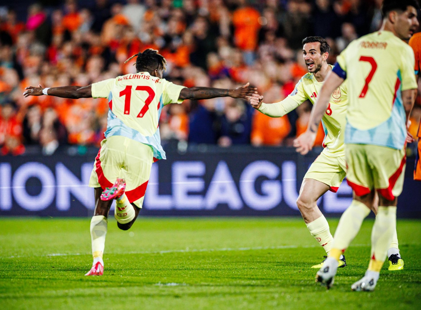 爱游戏官方登录入口-关于欧洲赛场上演惊心动魄的对攻大战，胜者晋级下一轮的信息