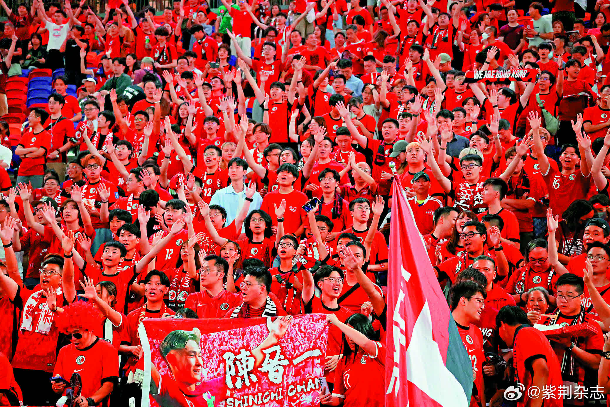 热血足球场，擂台比赛火爆场面观众尖叫的简单介绍